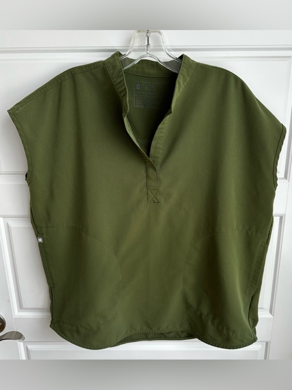 Figs Scrub Set - Rafaela Oversized Top SZ S & Kade Cargo Scrub Pants
SZ S/T